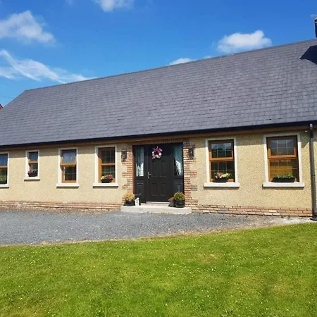 Дом отдыха Amazing 3 Bed Sleeps 10 Meadow View House Omeath O Meith