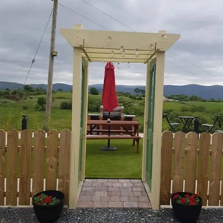 Дом отдыха Amazing 3 Bed Sleeps 10 Meadow View House Omeath