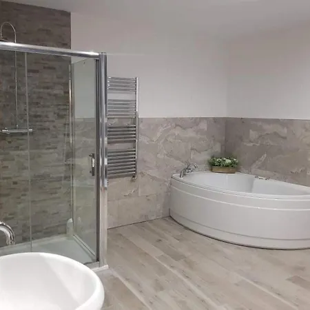 Amazing 3 Bed Sleeps 10 Meadow View House Omeath Vakantiehuis O Meith